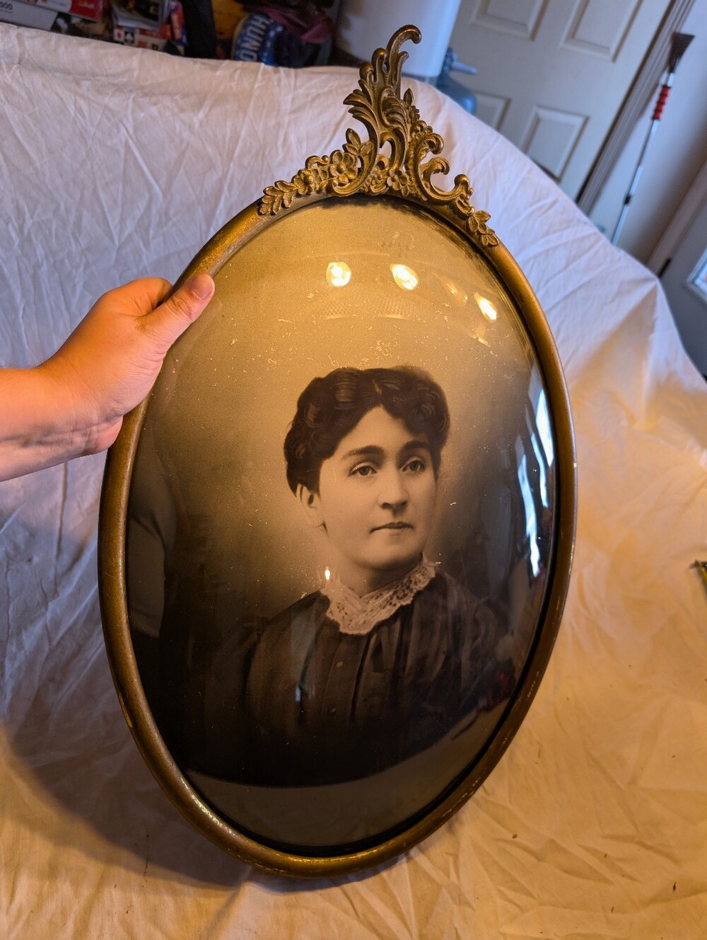Vintage Gold brass Oval Ornate Portrait pictures Frame
